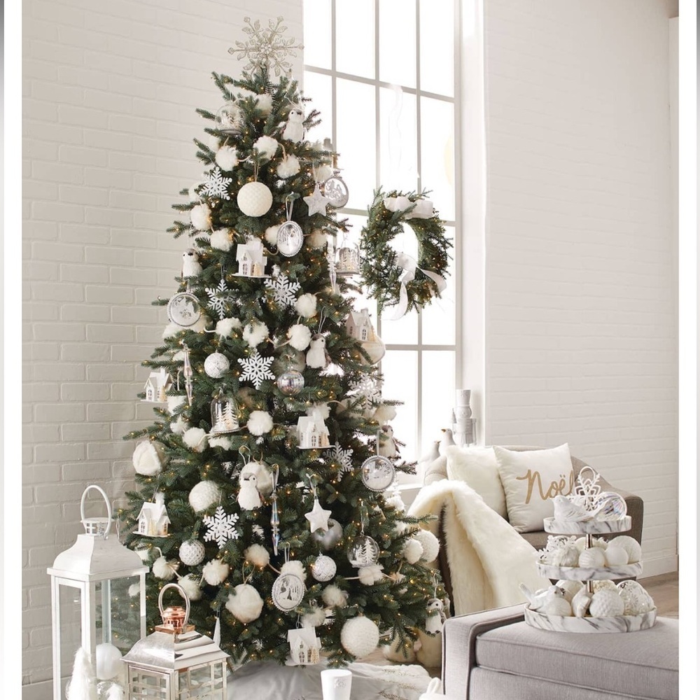 CANVAS- White Collection Christmas Decoration POM-POM
